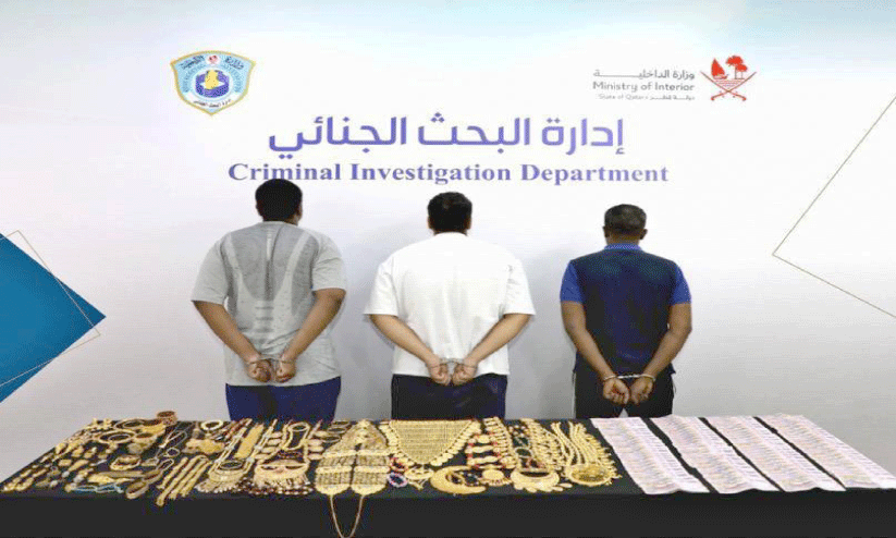 മോ​ഷ്ടി​ച്ച സ്വ​ർ​ണാ​ഭ​ര​ണ    വി​ൽ​പ​ന; മൂ​ന്നു​പേ​ർ പി​ടി​യി​ൽ