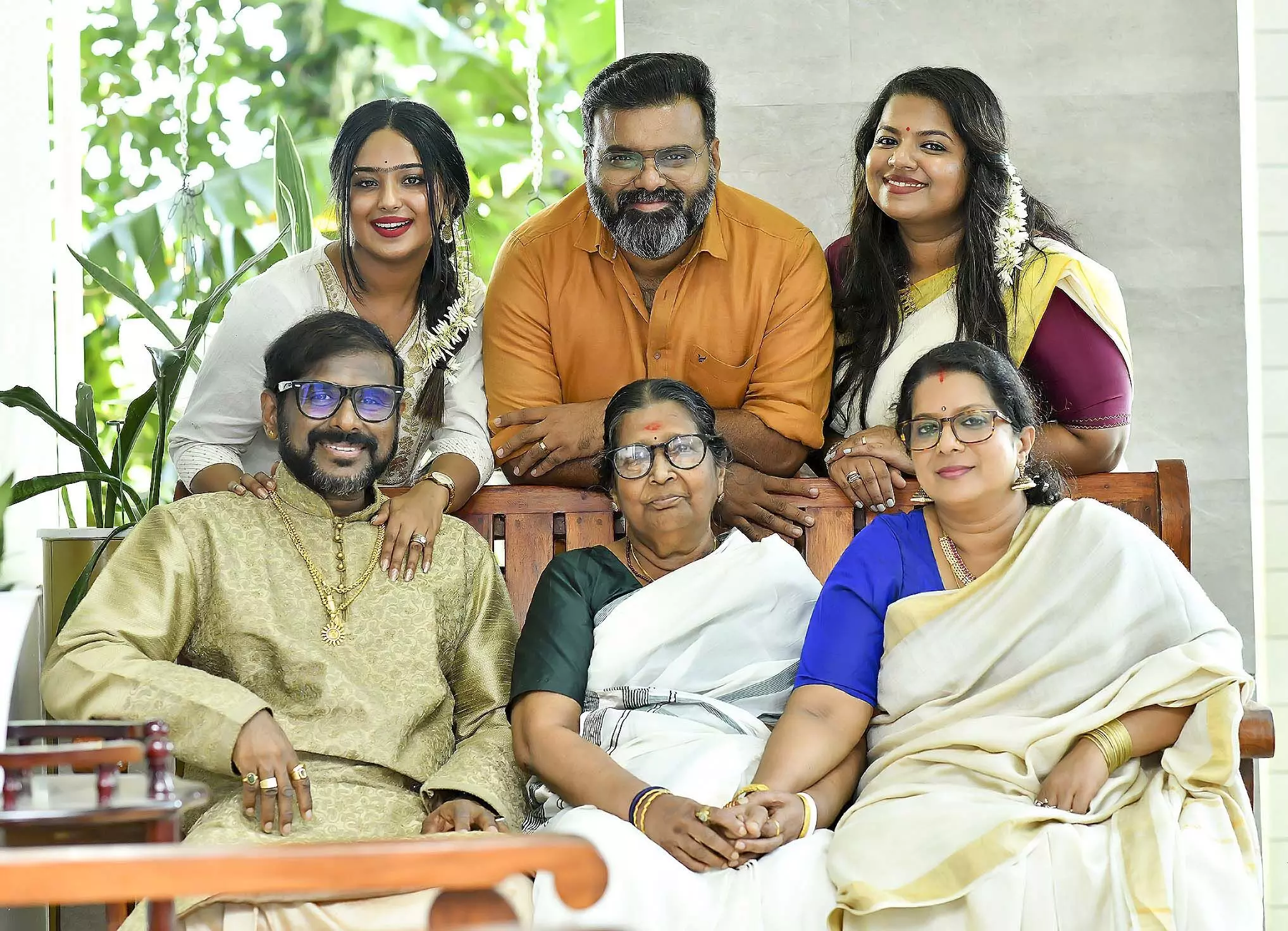 രമേശ് നാരായണൻ കുടുംബത്തോടൊപ്പം രമേശ് നാരായണൻ കുടുംബത്തോടൊപ്പം