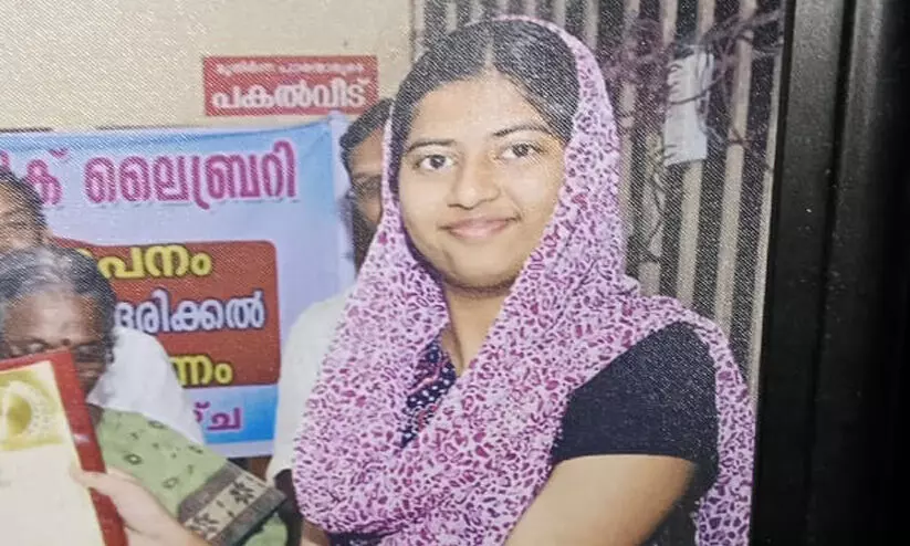 വിനോദയാത്രാ സംഘത്തിലെ പെൺകുട്ടി കുഴഞ്ഞുവീണു മരിച്ചു