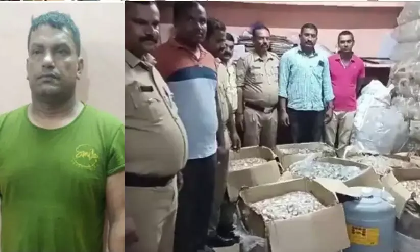 കുടകിൽ മലയാളിയുടെ അനധികൃത മദ്യനിർമ്മാണ കേന്ദ്രം കണ്ടെത്തി; കാസർകോട് സ്വദേശി അറസ്റ്റിൽ കുടകിൽ മലയാളിയുടെ അനധികൃത മദ്യനിർമ്മാണ കേന്ദ്രം കണ്ടെത്തി; കാസർകോട് സ്വദേശി അറസ്റ്റിൽ