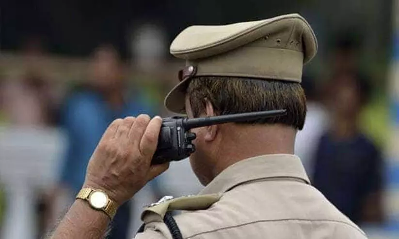 കഞ്ചാവുമായി പിടിയിലായ പ്രതി നാർകോട്ടിക് സംഘത്തെ വെട്ടിച്ചുകടന്നു കഞ്ചാവുമായി പിടിയിലായ പ്രതി നാർകോട്ടിക് സംഘത്തെ വെട്ടിച്ചുകടന്നു