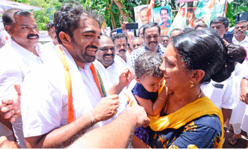 ചടുലം ചാണ്ടി ഉമ്മന്റെ   പുതുപ്പള്ളി പ്രദക്ഷിണം