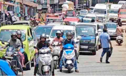 ഗതാഗതക്കുരുക്കിൽ വീർപ്പുമുട്ടി ചുങ്കം ജങ്ഷൻ