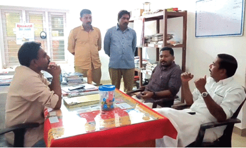 ദലിത് യുവാവിന്റെ കർണപടം ഫോറസ്റ്റർ അടിച്ചുതകർത്തു ദലിത് യുവാവിന്റെ കർണപടം ഫോറസ്റ്റർ അടിച്ചുതകർത്തു