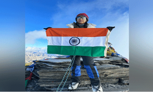 6250 മീ​റ്റ​ർ ഉ​​യ​രെ​യു​ള്ള  കാ​ങ് യാ​​റ്റ്സെ കൊ​ടു​മു​ടി​യും കീ​ഴ​ട​ക്കി ഖ​ത്ത​റി​ലെ ഇ​ന്ത്യ​ൻ പ്ര​വാ​സി വി​ദ്യാ​ർ​ഥി​നി