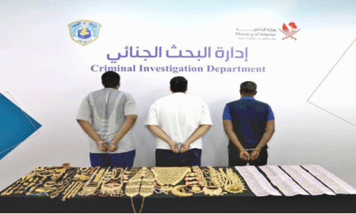 മോ​ഷ്ടി​ച്ച സ്വ​ർ​ണാ​ഭ​ര​ണ    വി​ൽ​പ​ന; മൂ​ന്നു​പേ​ർ പി​ടി​യി​ൽ