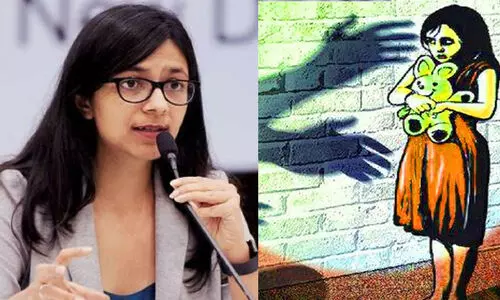 സ്കൂൾ ബസിൽ ആറ് വയസുകാരി ബലാത്സംഗത്തിനിരയായ സംഭവം; പൊലീസ് വിശദ റിപ്പോർട്ട് സമർപ്പിക്കണമെന്ന് ഡൽഹി വനിതാ കമീഷൻ സ്കൂൾ ബസിൽ ആറ് വയസുകാരി ബലാത്സംഗത്തിനിരയായ സംഭവം; പൊലീസ് വിശദ റിപ്പോർട്ട് സമർപ്പിക്കണമെന്ന് ഡൽഹി വനിതാ കമീഷൻ