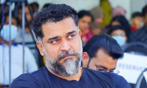 ചെകുത്താൻ ലാസർ തിരക്കിലാണ്