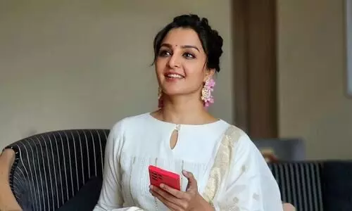 ‘എല്ലാവർഷവും ഞാൻ ആ ഓണക്കോടിയ്ക്കായി കാത്തിരിക്കും’; സഹതാരത്തിന്‍റെ സ്​നേഹസമ്മാനത്തെപ്പറ്റി പറഞ്ഞ്​ മഞ്ജു വാര്യർ