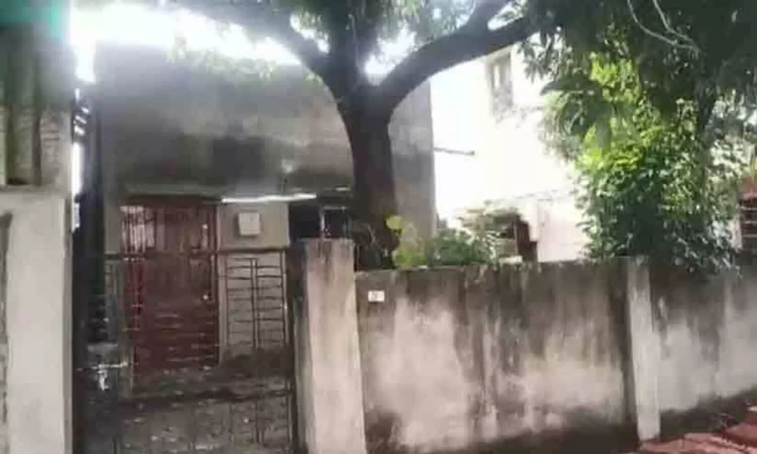 മഹാരാഷ്ട്രയിലെ വീട്ടിൽ നിന്ന് അമ്മയുടെയും മകന്റെയും മൃതദേഹങ്ങൾ കണ്ടെടുത്തു; മൃതദേഹങ്ങൾ പെട്ടിയിലാക്കി കട്ടിലിനടിയിൽ സൂക്ഷിച്ച നിലയിൽ