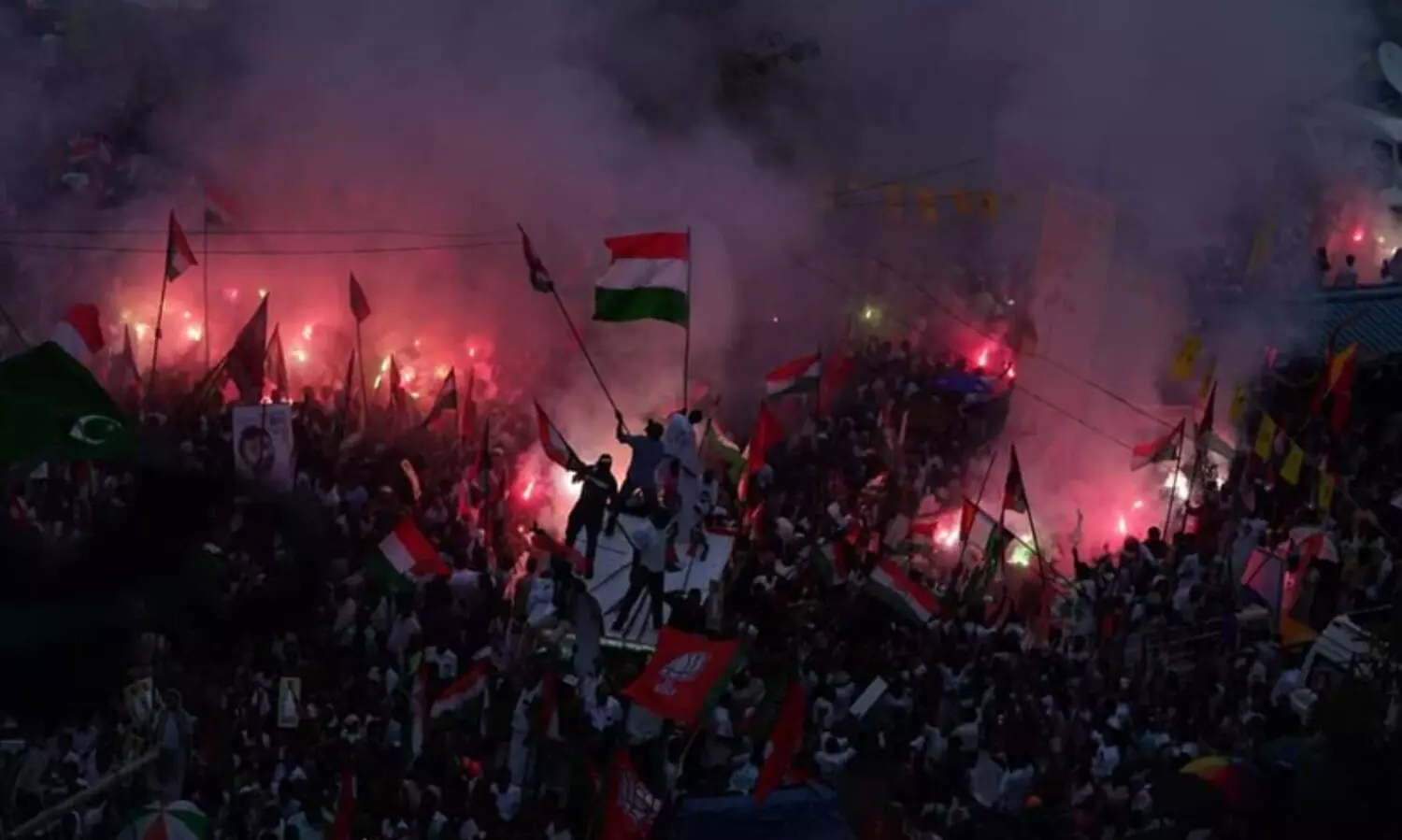 കൊട്ടിക്കലാശത്തിൽ നിറഞ്ഞാടി പുതുപ്പള്ളി;  റോഡ‍് ഷോകളുമായി ഇളക്കി മറിച്ച് മുന്നണികൾ...