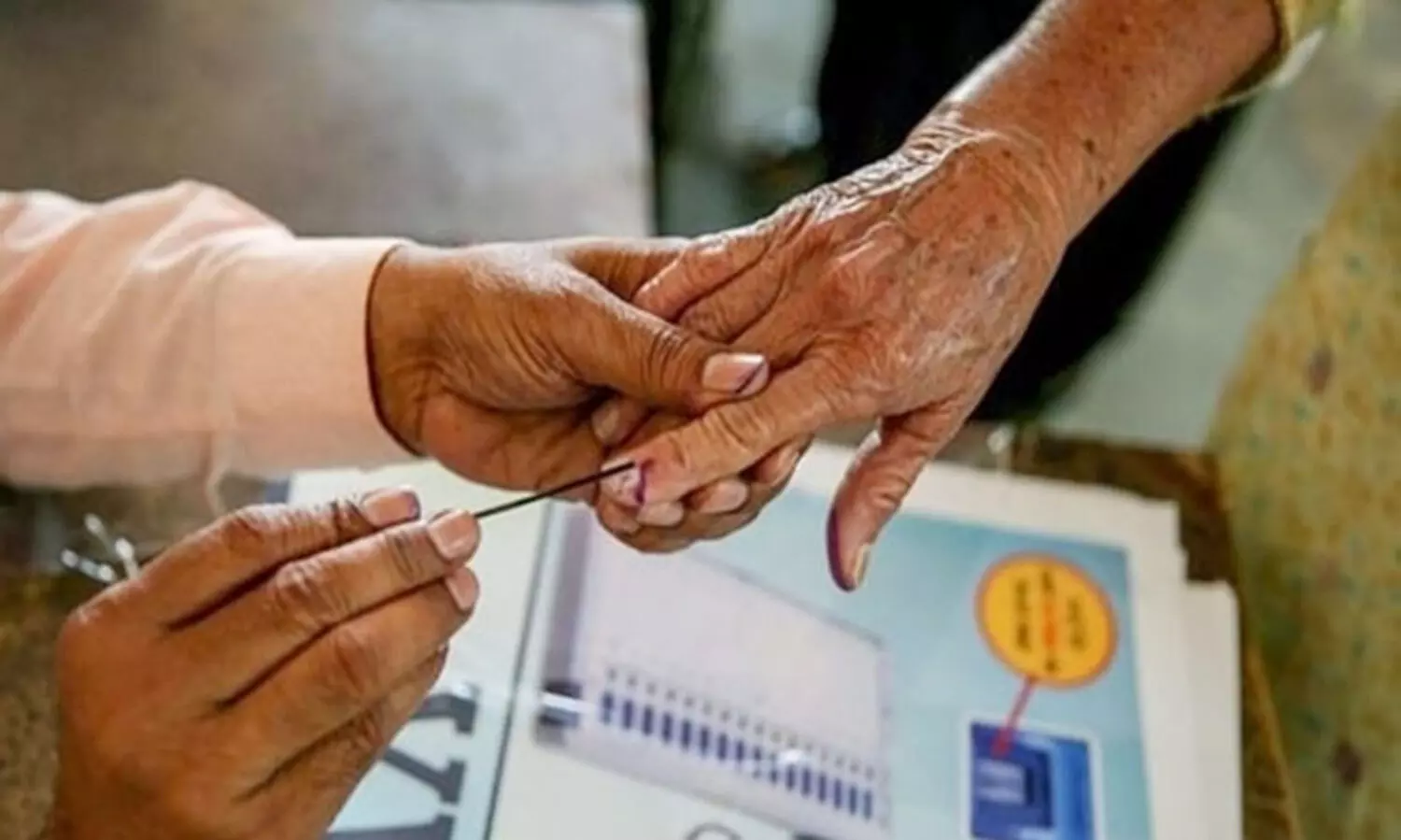 പുതുപ്പള്ളി ഉപതിരഞ്ഞെടുപ്പ് : ജീവനക്കാർക്ക് അവധി അനുവദിക്കണമെന്ന് ലേബർ കമീഷണർ