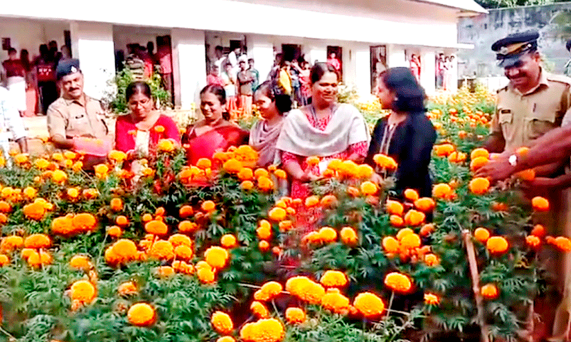 വൈ​കി​യെ​ങ്കി​ലും  ജ​യി​ൽ വ​സ​ന്തം ക​ള​റാ