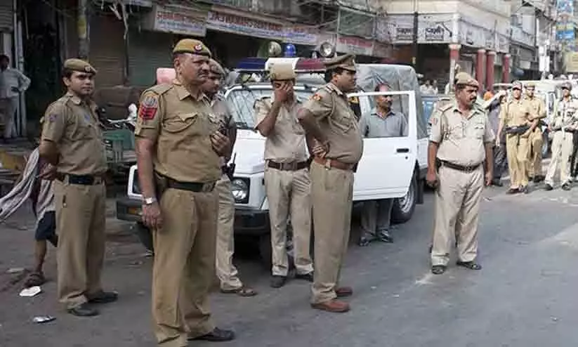 ലൈംഗികാതിക്രമം തുടർന്ന അധ്യാപകനെ കഴുത്തറുത്ത് കൊലപ്പെടുത്തിയ 14കാരൻ അറസ്റ്റിൽ