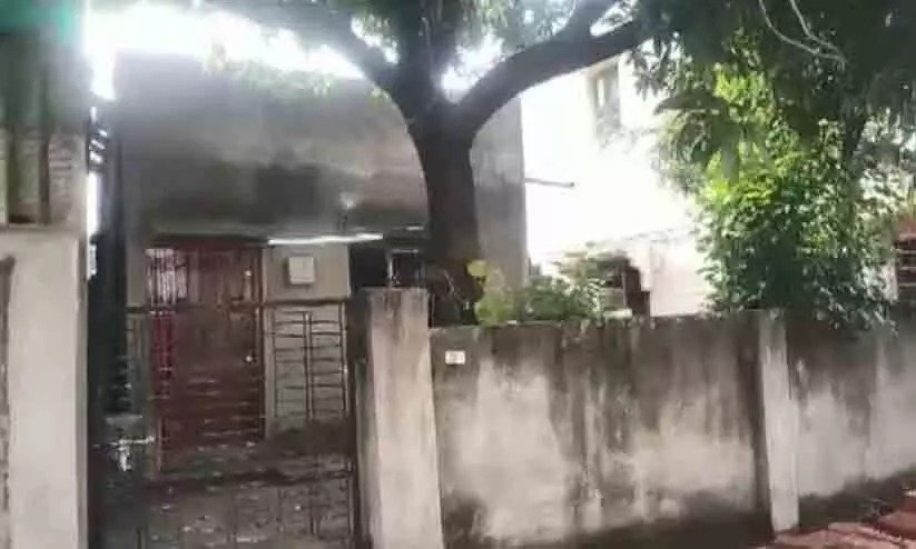 മഹാരാഷ്ട്രയിലെ വീട്ടിൽ നിന്ന് അമ്മയുടെയും മകന്റെയും മൃതദേഹങ്ങൾ കണ്ടെടുത്തു; മൃതദേഹങ്ങൾ പെട്ടിയിലാക്കി കട്ടിലിനടിയിൽ സൂക്ഷിച്ച നിലയിൽ മഹാരാഷ്ട്രയിലെ വീട്ടിൽ നിന്ന് അമ്മയുടെയും മകന്റെയും മൃതദേഹങ്ങൾ കണ്ടെടുത്തു; മൃതദേഹങ്ങൾ പെട്ടിയിലാക്കി കട്ടിലിനടിയിൽ സൂക്ഷിച്ച നിലയിൽ