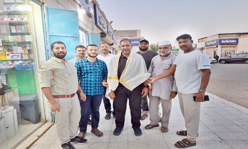 അഷ്റഫ് മാവിലാടത്തിന് തൂവൽ പ്രവാസി മലയാളി കൂട്ടായ്മയുടെ യാത്രയയപ്പ് അഷ്റഫ് മാവിലാടത്തിന് തൂവൽ പ്രവാസി മലയാളി കൂട്ടായ്മയുടെ യാത്രയയപ്പ്