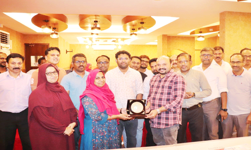 അ​ഡ്വ. റെ​ജി​ക്ക് യാ​ത്ര​യ​യ​പ്പ്