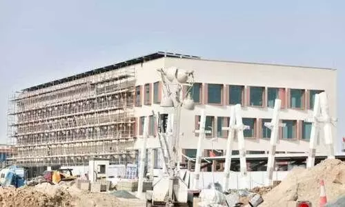 നി​ർ​മാ​ണം പു​രോ​ഗ​മി​ക്കു​ന്ന ​പ​രി​സ്ഥി​തി​സൗ​ഹൃ​ദ കെ​ട്ടി​ടം