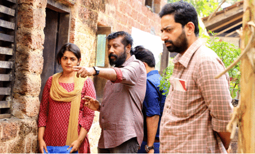 ചി​രി​യു​ടെ ക്ലൈ​മാ​ക്സ്, ക​ണ്ണീ​രി​ന്റെ​യും