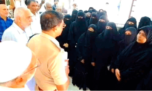 കൈ​ക്കോ​ട്ടു​ക​ട​വിലെ അക്രമ സംഭവങ്ങൾ; പരാതിയുമായി സ്ത്രീകൾ പൊലീസ് സ്റ്റേഷനിൽ