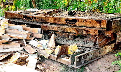 മോട്ടോറുകളും ഇരുമ്പുപാളികളും നശിക്കുന്നു മോട്ടോറുകളും ഇരുമ്പുപാളികളും നശിക്കുന്നു