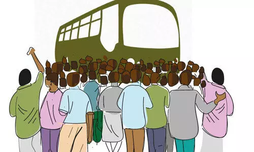 ബസ് കയറാതെ കൂറ്റനാട് സ്റ്റാൻഡ്; പ്രതിഷേധവുമായി ജനപ്രതിനിധികൾ