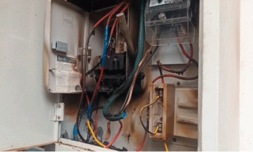 വില്ലേജ് ഓഫിസിനുനേരെ ആക്രമണം; മീറ്റര് ബോക്സില് പേപ്പർതിരുകി കത്തിച്ചു വില്ലേജ് ഓഫിസിനുനേരെ ആക്രമണം; മീറ്റര് ബോക്സില് പേപ്പർതിരുകി കത്തിച്ചു