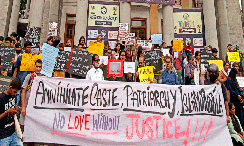 ഇസ്ലാമോഫോബിയ: ബംഗളൂരുവിൽ പ്രതിഷേധം ഇരമ്പി ഇസ്ലാമോഫോബിയ: ബംഗളൂരുവിൽ പ്രതിഷേധം ഇരമ്പി