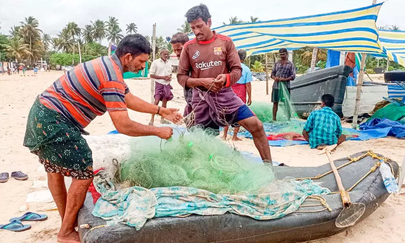 ജീവിതം വലകളുടെ ഊരാക്കെട്ടുകളിൽതന്നെ