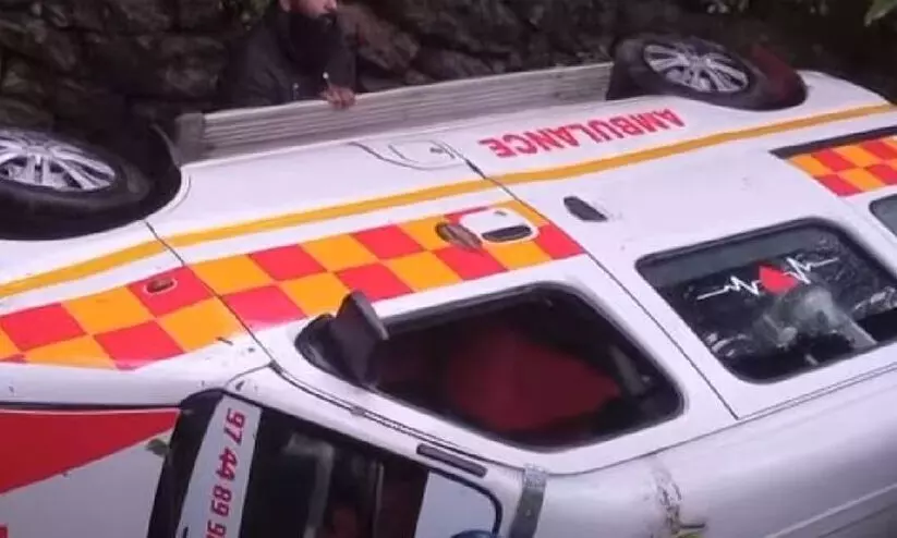 ആംബുലൻസ് മറിഞ്ഞ് വയോധിക മരിച്ചു ആംബുലൻസ് മറിഞ്ഞ് വയോധിക മരിച്ചു