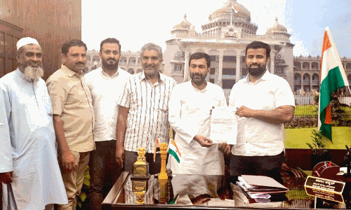 പി. മുനീർ കെ.പി.സി.സി ന്യൂനപക്ഷ വകുപ്പ് ഓര്ഗനൈസിങ് സെക്രട്ടറി പി. മുനീർ കെ.പി.സി.സി ന്യൂനപക്ഷ വകുപ്പ് ഓര്ഗനൈസിങ് സെക്രട്ടറി