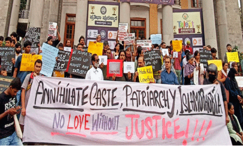 ഇ​സ്‌​ലാ​മോ​ഫോ​ബി​യ: ബം​ഗ​ളൂ​രു​വി​ൽ  പ്ര​തി​ഷേ​ധം ഇ​ര​മ്പി