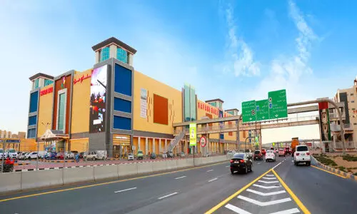 സ​ഫാ​രി​യു​ടെ ജൈ​ത്ര​യാ​ത്ര  നാ​ലാം വ​ർ​ഷ​ത്തി​ൽ