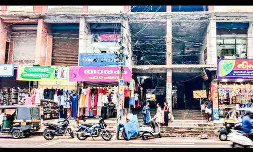 ഈരാറ്റുപേട്ട സ്വകാര്യ ബസ് സ്റ്റാൻഡ്​; പൊളിച്ചുനീക്കൽ ഇഴയുന്നു