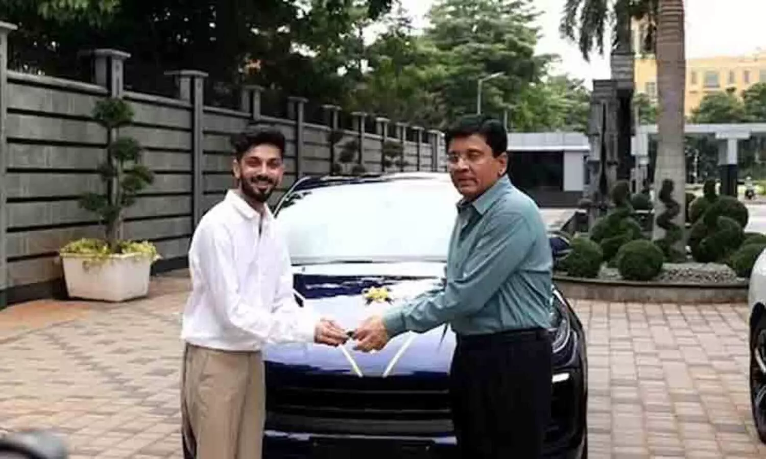 ജയിലറിന്‍റെ മൂന്നാം ആഡംബര കാർ; അനിരുദ്ധിനും പോർഷെ- വിഡിയോ