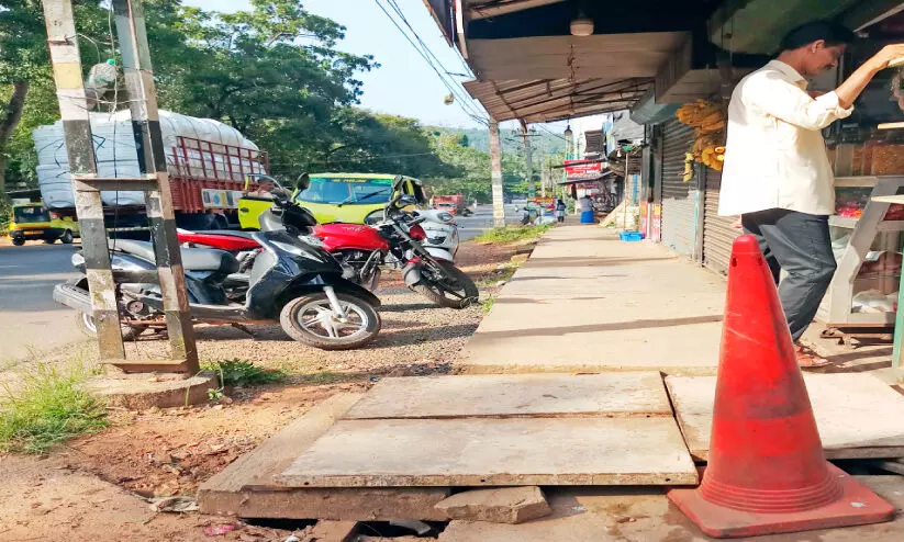 ദുരിതത്തിന് അറുതി: മണ്ണിൽക്കടവ്-അടിവാരം ദേശീയപാത നവീകരണത്തിന് റീ ടെൻഡർ നടപടി ദുരിതത്തിന് അറുതി: മണ്ണിൽക്കടവ്-അടിവാരം ദേശീയപാത നവീകരണത്തിന് റീ ടെൻഡർ നടപടി