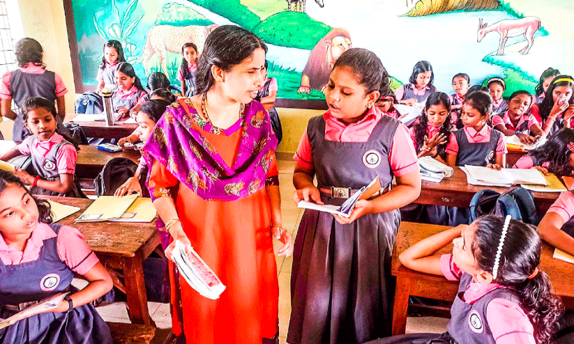 ശ്രീരേഖ ടീച്ചർ; കുട്ടികളുടെ ‘കൺമണി’ ശ്രീരേഖ ടീച്ചർ; കുട്ടികളുടെ ‘കൺമണി’