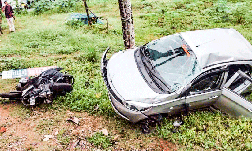 കോട്ടാങ്ങൽ-ചാലാപ്പള്ളി റോഡിൽ അപകടം തുടർക്കഥ