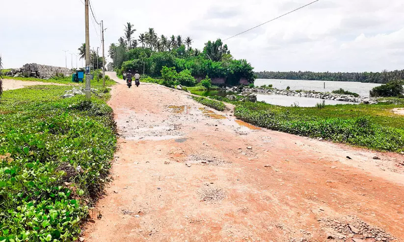 മുക്കത്ത് റെഗുലേറ്റർ കം ബ്രിഡ്ജ്: കാത്തിരിപ്പ് നീളുന്നു മുക്കത്ത് റെഗുലേറ്റർ കം ബ്രിഡ്ജ്: കാത്തിരിപ്പ് നീളുന്നു