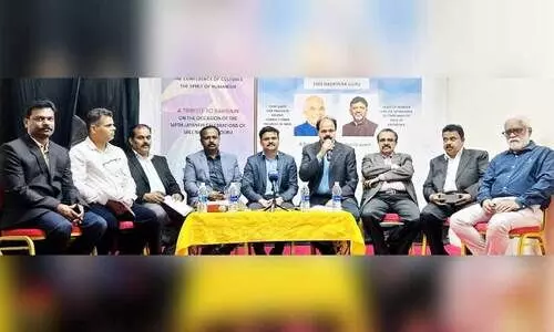 മു​ൻ രാ​ഷ്ട്ര​പ​തി​യു​ടെ സ​ന്ദ​ർ​ശ​ന​ത്തോ​ട​നു​ബ​ന്ധി​ച്ച് എ​സ്.​എ​ൻ.​സി.​എ​സ് ഓ​ഡി​റ്റോ​റി​യ​ത്തി​ൽ ന​ട​ന്ന വാ​ർ​ത്ത​സ​മ്മേ​ള​നം