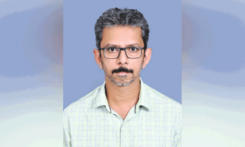 അ​ക്ഷ​ര​ങ്ങ​ൾ​ക്കൊ​പ്പം  മ​ണ്ണി​നെ​യും സ്നേ​ഹി​ച്ച് ബി​മ​ൽ