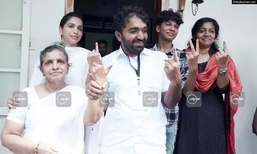 ഇന്ന് ജനങ്ങളുടെ കോടതിയാണ്, എല്ലാം അവർ തീരുമാനിക്കും; വികസനം മുടക്കിയത് എൽ.ഡി.എഫ് -ചാണ്ടി ഉമ്മൻ ഇന്ന് ജനങ്ങളുടെ കോടതിയാണ്, എല്ലാം അവർ തീരുമാനിക്കും; വികസനം മുടക്കിയത് എൽ.ഡി.എഫ് -ചാണ്ടി ഉമ്മൻ