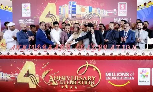 നാലാം വാർഷികം വർണാഭമായി ആഘോഷിച്ച്​ സഫാരിമാള്‍