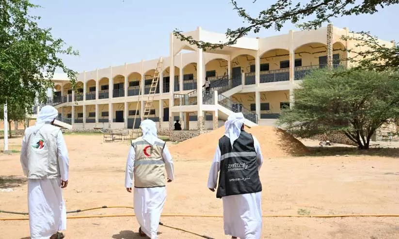 അ​ഭ​യാ​ർ​ഥി​ക​ൾ​ക്കാ​യി​ ന​വീ​ക​രി​ക്കു​ന്ന സ്കൂ​ളു​ക​ൾ യു.​എ.​ഇ അ​ധി​കൃ​ത​ർ സ​ന്ദ​ർ​ശി​ക്കു​ന്നു