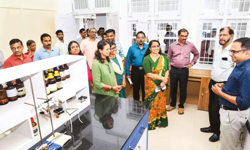 കാലിക്കറ്റ് സര്‍വകലാശാല രസതന്ത്ര പഠനവിഭാഗത്തിൽ ഇനി ആറ് നവീന ഗവേഷണ ലാബുകള്‍