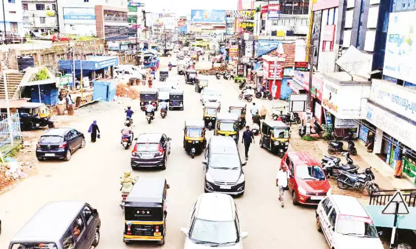 മ​ഞ്ചേ​രി​ക്ക് മാ​ത്രം ഫ​ണ്ടി​ല്ല; ര​ണ്ടാം ഘ​ട്ട സൗ​ന്ദ​ര്യ​വ​ത്ക​ര​ണ പ​ദ്ധ​തി​ക്ക് റെ​ഡ് സി​ഗ്ന​ൽ