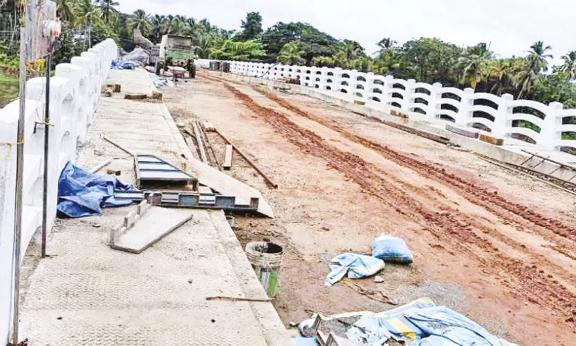 ചുള്ളിമട പാലം നിർമാണം പുരോഗമിക്കുന്നു ചുള്ളിമട പാലം നിർമാണം പുരോഗമിക്കുന്നു