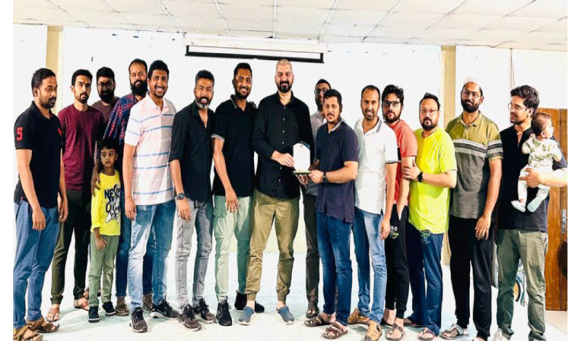 യൂ​ത്ത് ഇ​ന്ത്യ ജു​ബൈ​ൽ എ​ക്സി​ക്യൂ​ട്ടി​വ് അം​ഗം റാ​ഷി​ദ് റ​ഹ്​​മാ​ന് യാ​ത്ര​യ​യ​പ്പ്​ ന​ൽ​കി