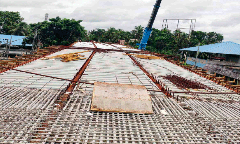 കു​റ​ച്ചു​കൂ​ടി കാ​ത്തി​രി​ക്ക​ണം...​  ഉ​രു​ണ്ടു​ക​ളി​ച്ച് ക​രാ​റു​കാ​ര്‍