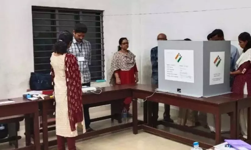 പോളിങ്​ വൈകിയ സംഭവത്തിൽ റിപ്പോർട്ട്​ തേടി